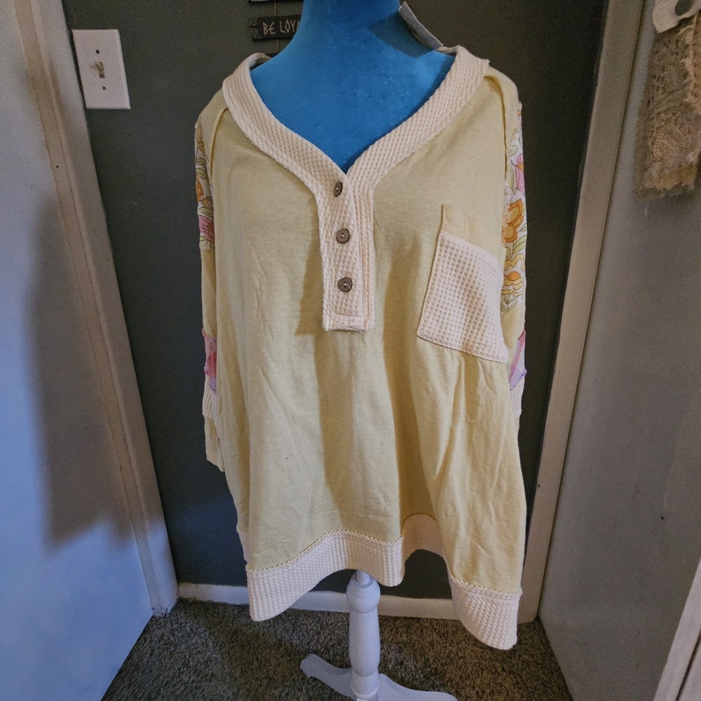 Easel Yellow and Cream Short Sleeve Top